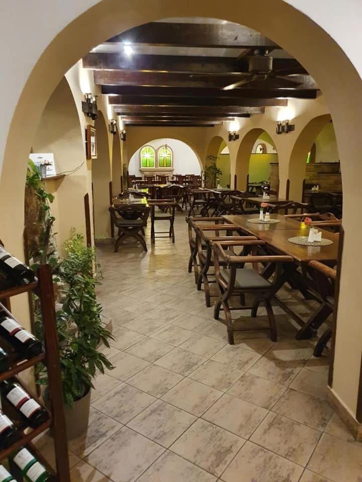 Excalibur Penzion A Restaurace Моравска-Тршебова Екстер'єр фото