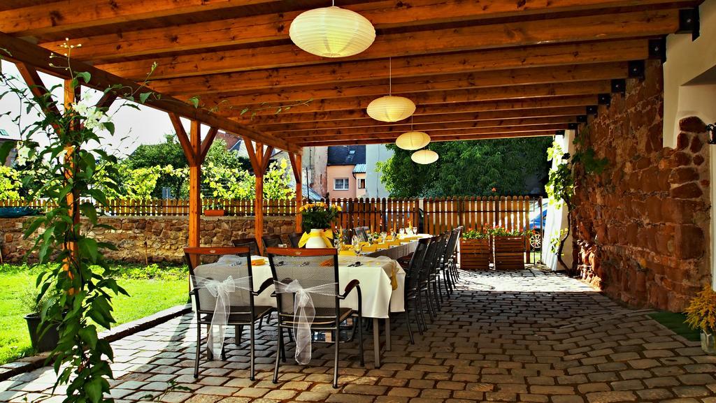 Excalibur Penzion A Restaurace Моравска-Тршебова Екстер'єр фото