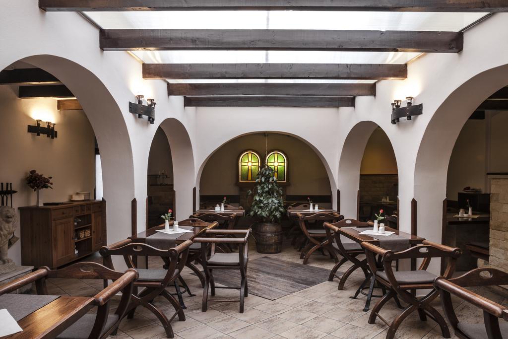 Excalibur Penzion A Restaurace Моравска-Тршебова Екстер'єр фото